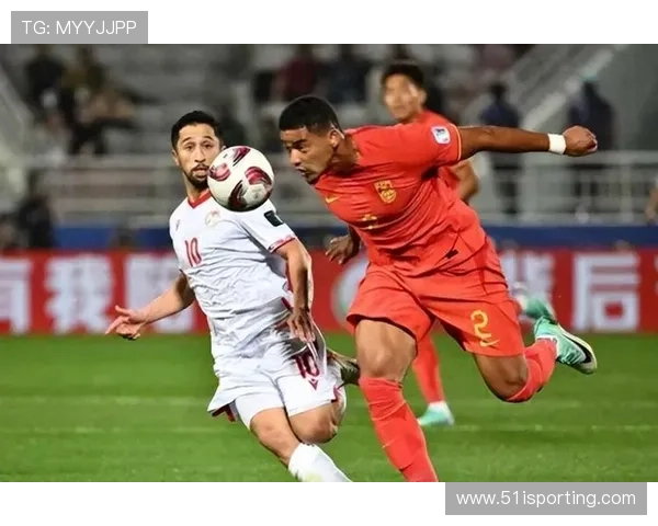 中国足球明星的崛起与挑战：从青训到职业联赛的全景探讨