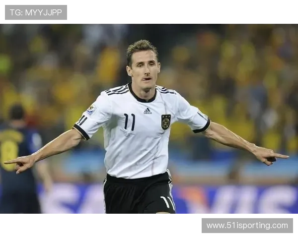 全球足球巨星风采各异他们的传奇故事与辉煌成就